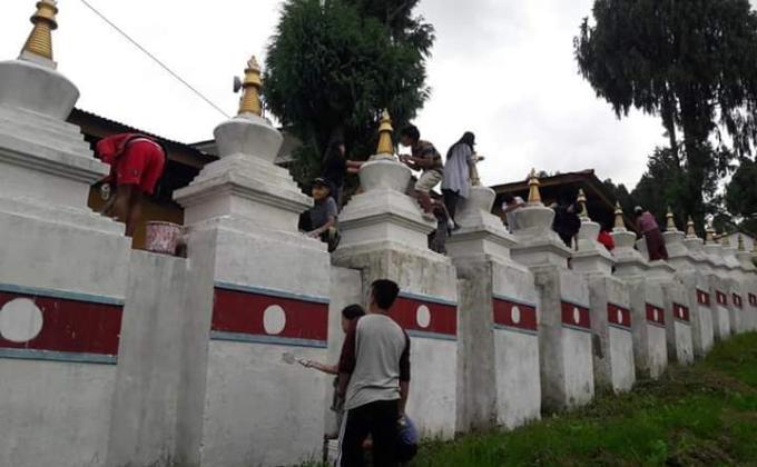 Stupa white washing