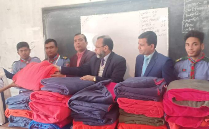 শিক্ষার্থীদের মাঝে শীত বস্ত্র বিতরন-২০২০