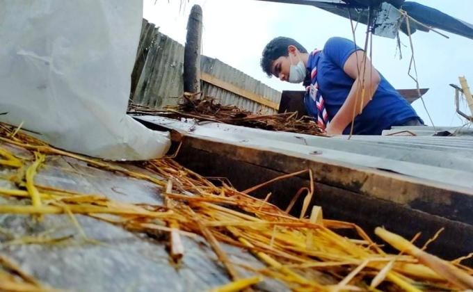 Himanshu Kumar Dutta Memorial Free Scout Group has come to the rescue of 10 villages in Nasirnagar upazila of Brahmanbaria in a sudden cyclone.