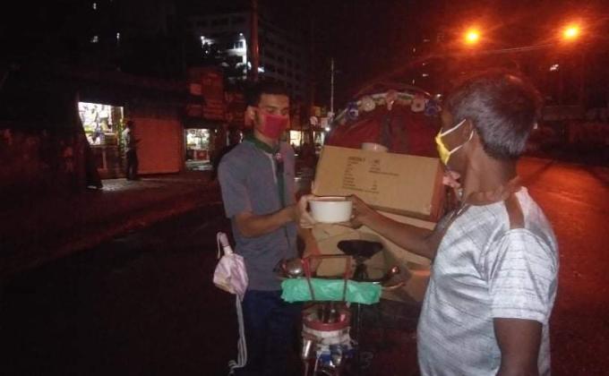 সুবিধাবঞ্চিত ও পথশিশুদের নিয়ে রাতের খাবার এর আয়োজন