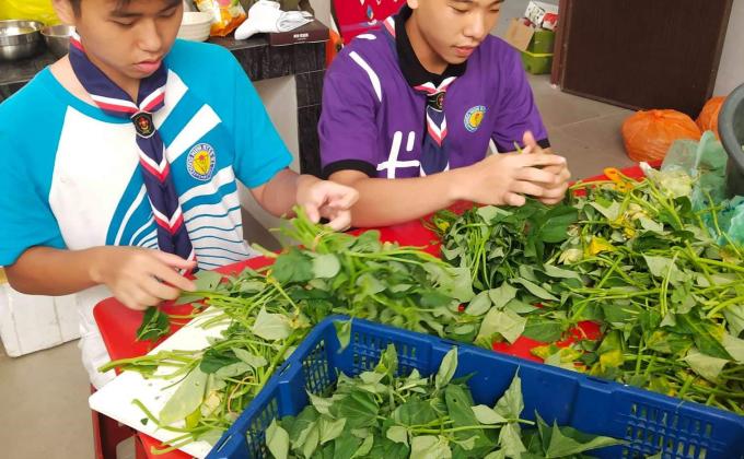 Projek khidmat komuniti dalam kem Buddha selama 7 hari 