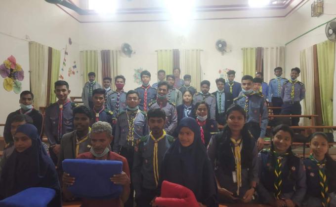 রাজশাহী জেলা রোভার এর উদ্যোগ এ শীতার্ত দের মাঝে কম্বল বিতরন